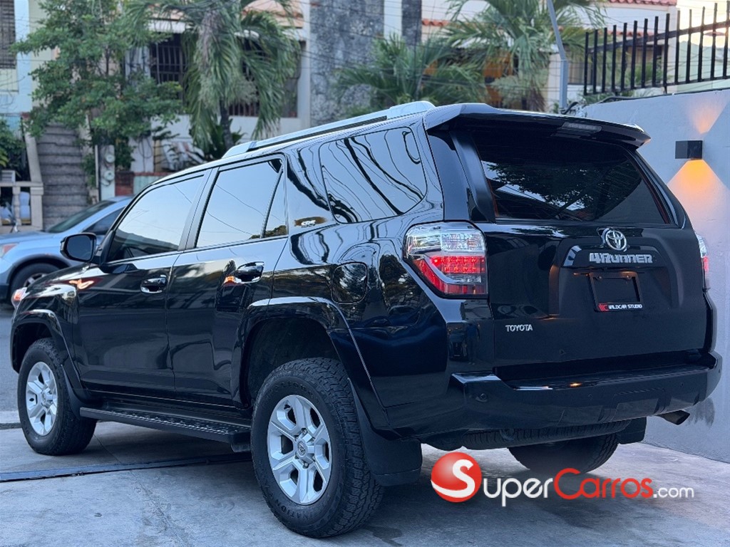 2023 Toyota 4 Runner SR5 — foto 4 / 12