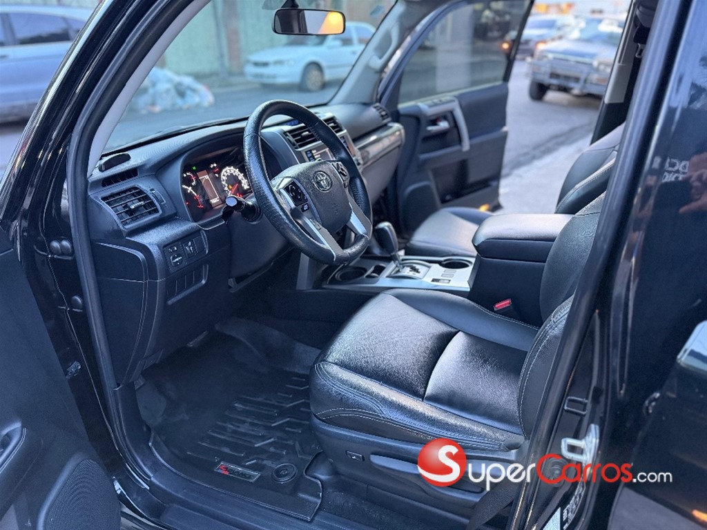 2023 Toyota 4 Runner SR5 — foto 8 / 12