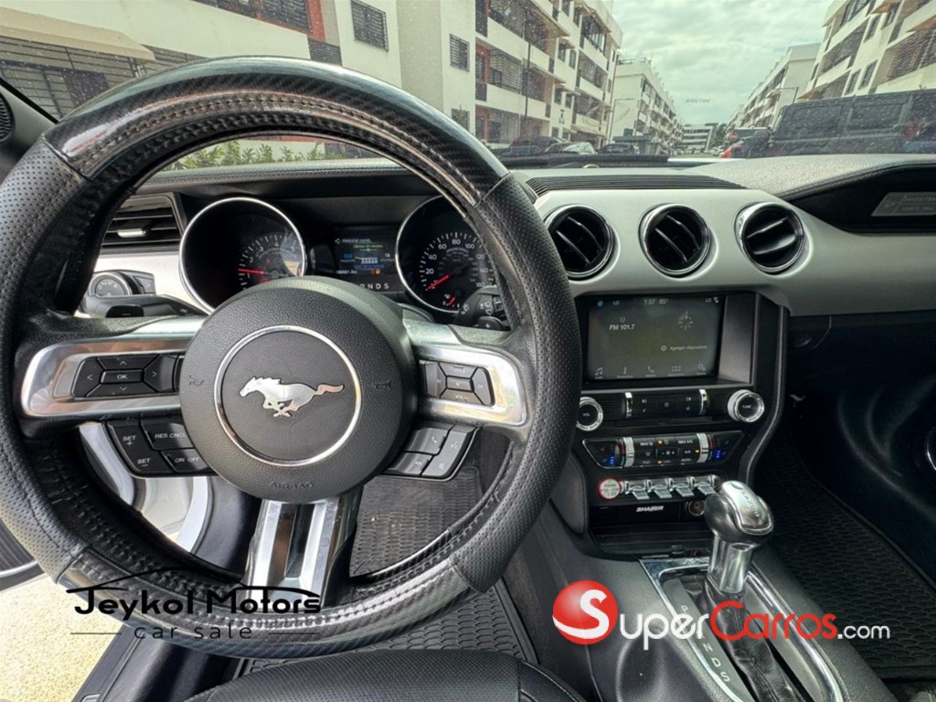 2017 Ford Mustang Ecoboost Premium — foto 6 / 12