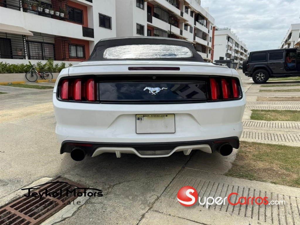 2017 Ford Mustang Ecoboost Premium — foto 9 / 12