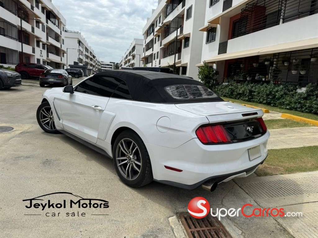 2017 Ford Mustang Ecoboost Premium — foto 10 / 12