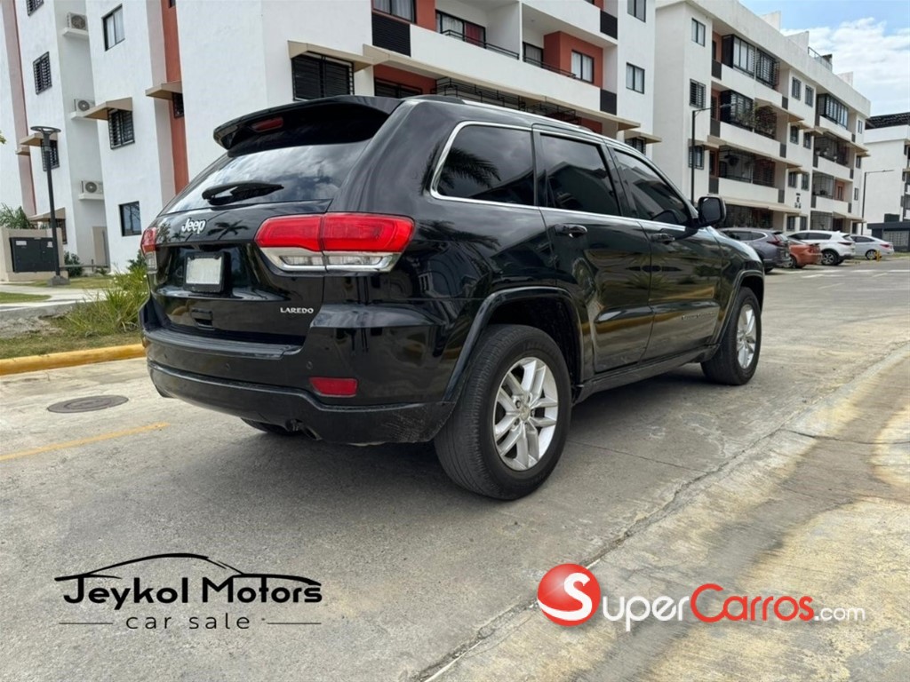 2017 Jeep Grand Cherokee Laredo — foto 8 / 10