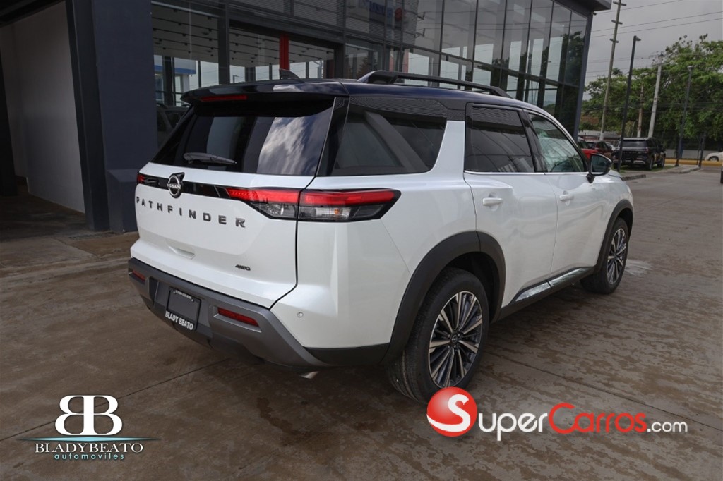 2027 Nissan Pathfinder Exclusive — foto 8 / 12