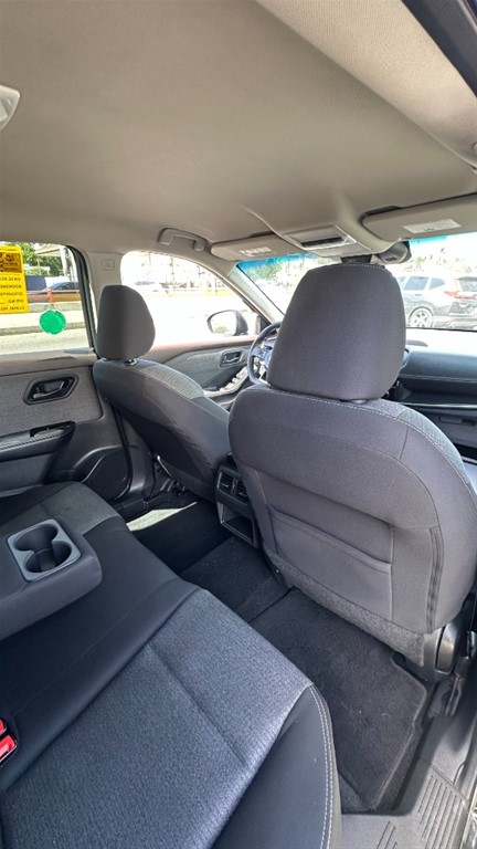2021 Nissan Rogue — foto 7 / 10