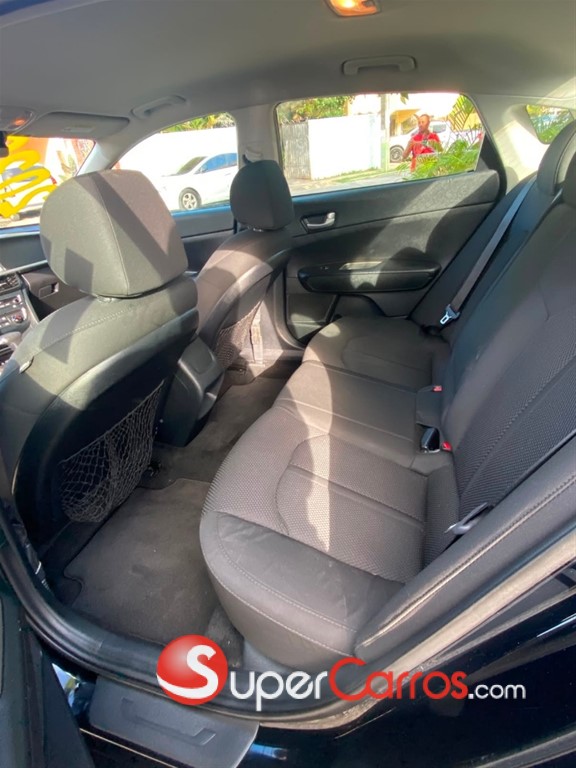 2020 Kia Optima FE — foto 8 / 10