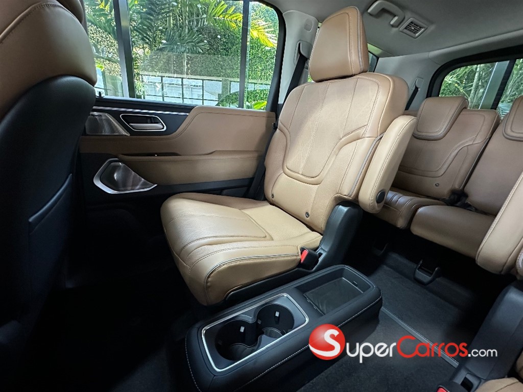2027 Infiniti QX-80 — foto 8 / 12