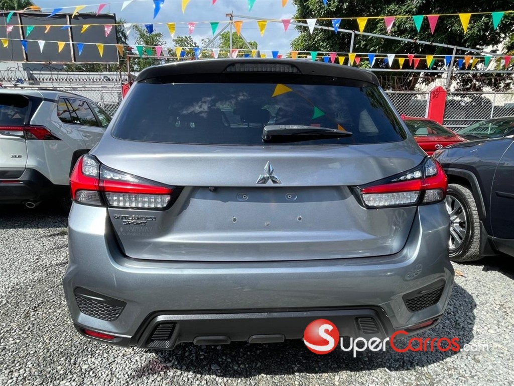 2022 Mitsubishi Motors Outlander SE — foto 4 / 11
