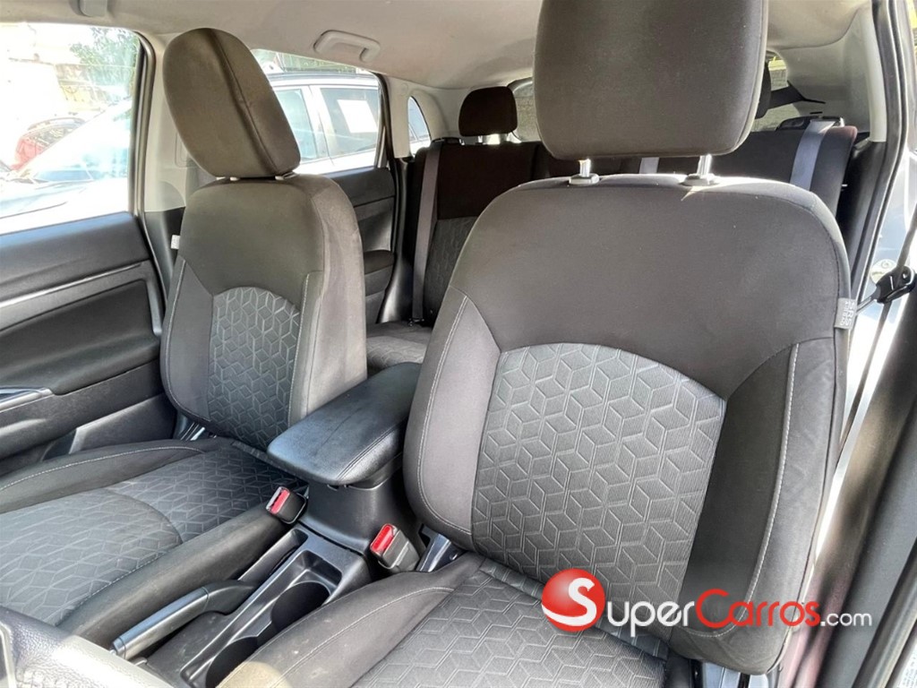 2022 Mitsubishi Motors Outlander SE — foto 8 / 11