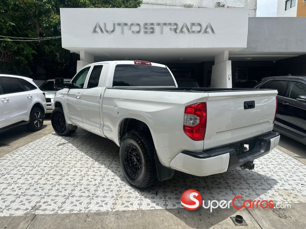 2020 Toyota Tundra SR5 — foto 2 / 6