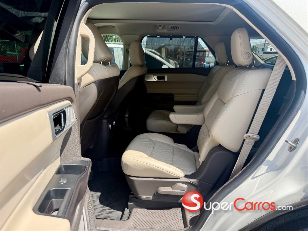 2020 Ford Explorer Platinum — foto 7 / 12