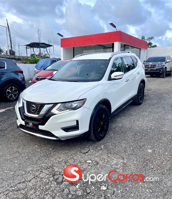 2020 Nissan Rogue SV — foto 2 / 12