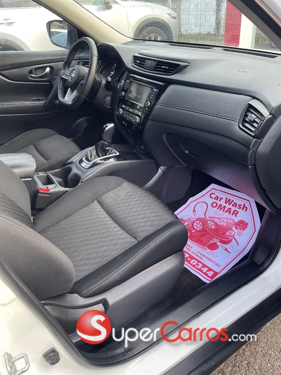 2020 Nissan Rogue SV — foto 9 / 12