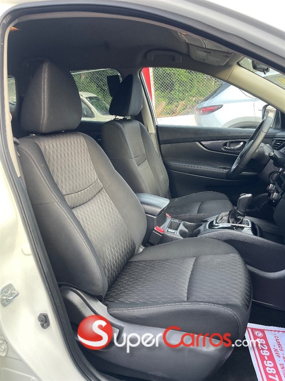 2020 Nissan Rogue SV — foto 10 / 12