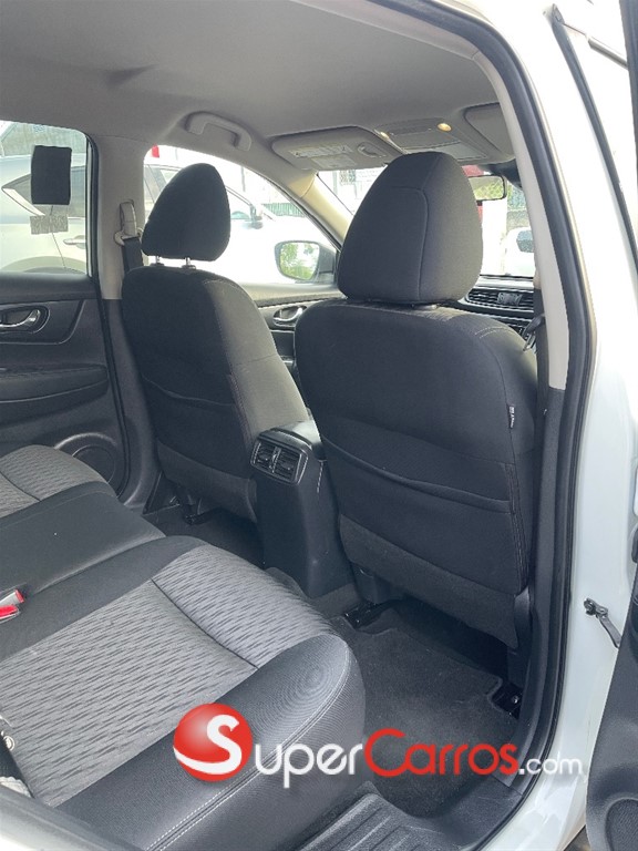 2020 Nissan Rogue SV — foto 12 / 12