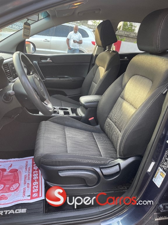2020 Kia Sportage LX — foto 6 / 12