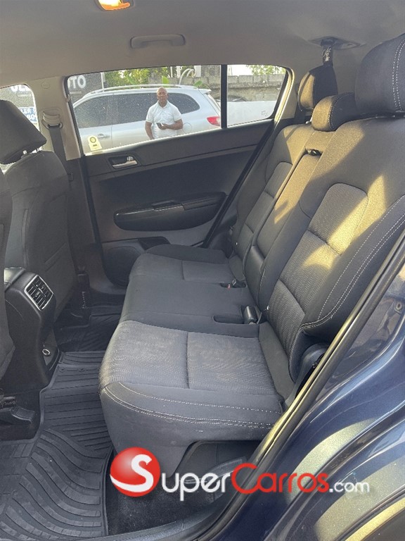 2020 Kia Sportage LX — foto 8 / 12