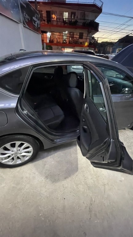 2019 Nissan Sentra SV — foto 3 / 9