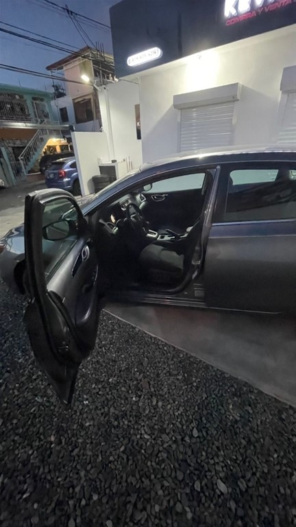 2019 Nissan Sentra SV — foto 4 / 9
