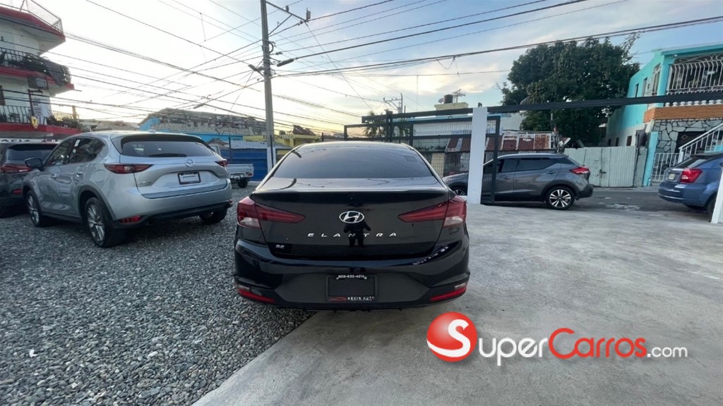 2020 Hyundai Elantra SE — foto 9 / 10
