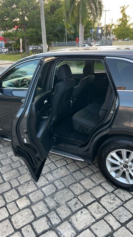 2020 Kia Sorento LX — foto 8 / 9