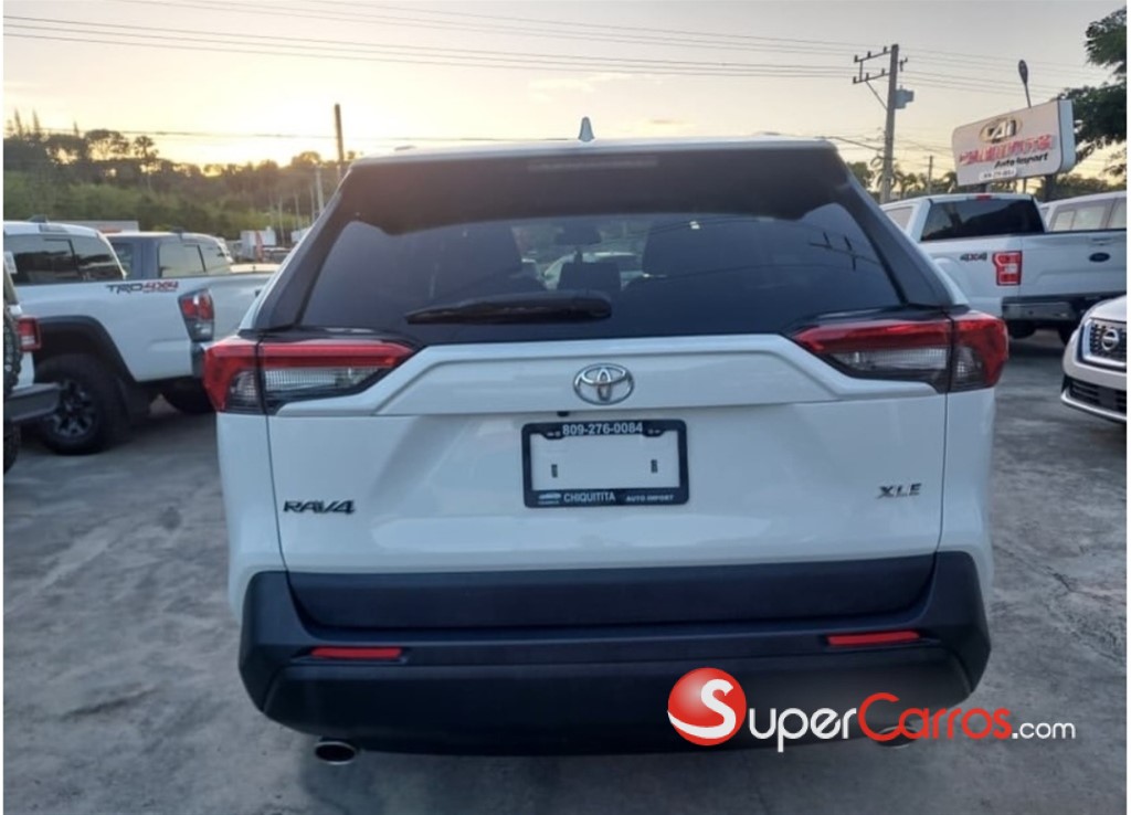 2021 Toyota RAV4 XLE — foto 2 / 12