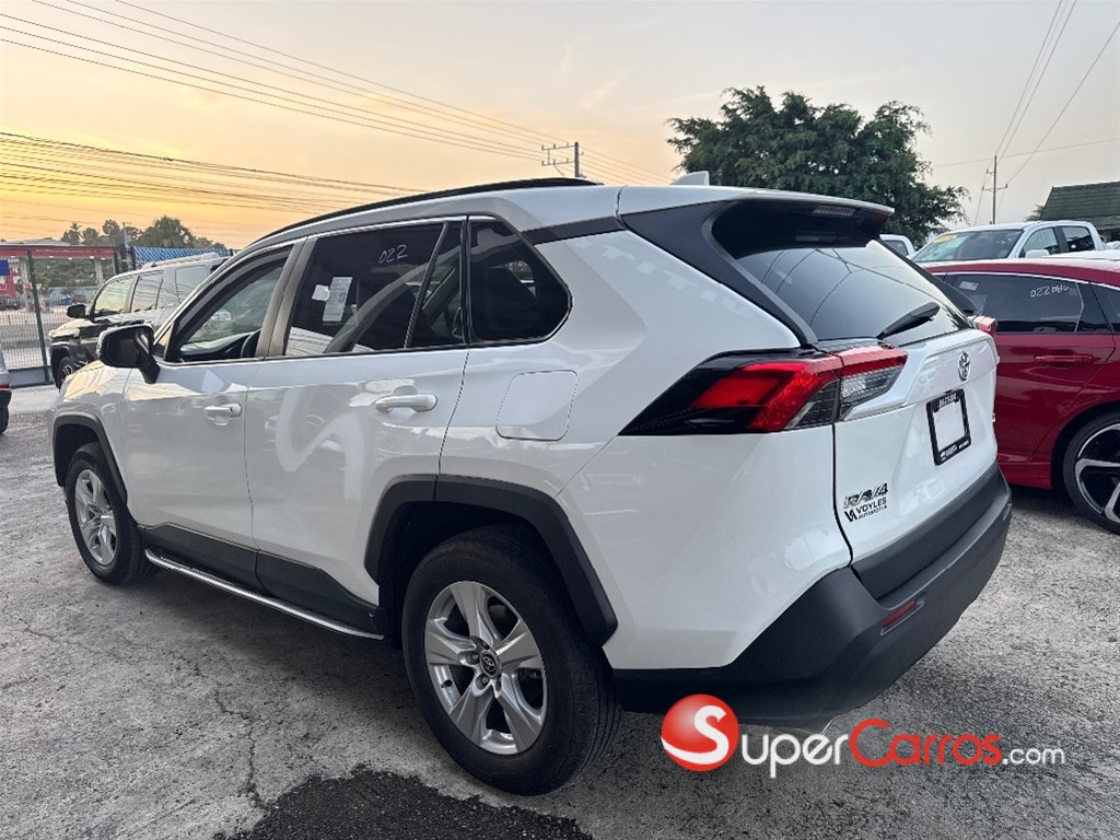 2021 Toyota RAV4 XLE — foto 4 / 12
