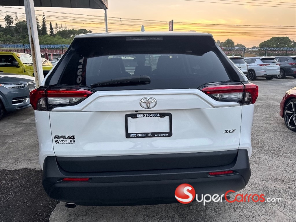 2021 Toyota RAV4 XLE — foto 7 / 12