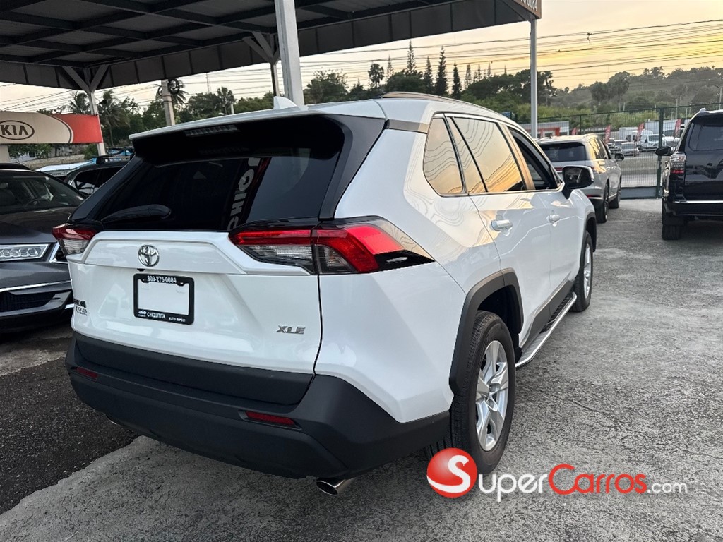 2021 Toyota RAV4 XLE — foto 8 / 12