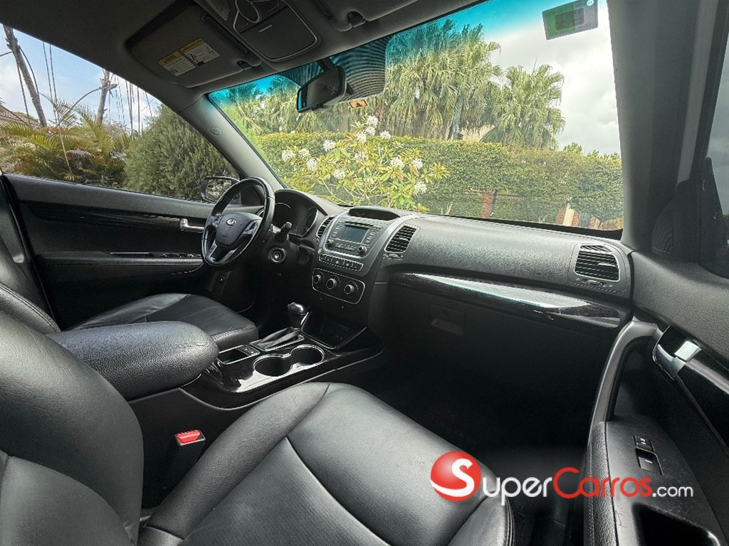2014 Kia Sorento LX — foto 8 / 10
