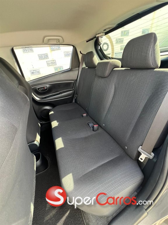 2020 Toyota VITZ — foto 7 / 10