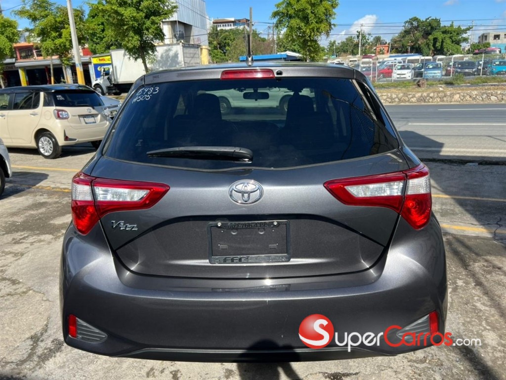 2020 Toyota VITZ — foto 9 / 10