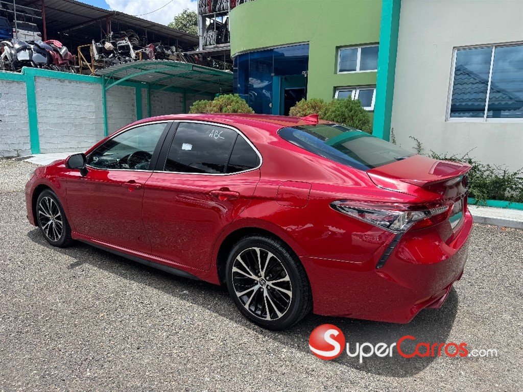 2020 Toyota Camry SE — foto 4 / 9
