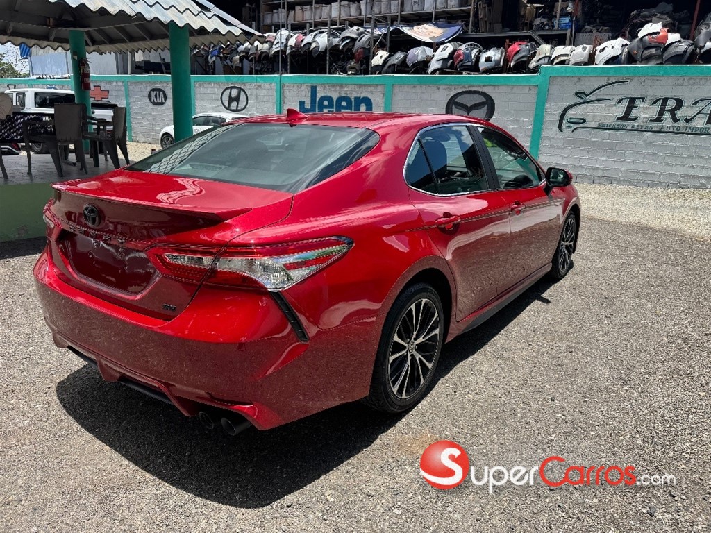 2020 Toyota Camry SE — foto 6 / 9