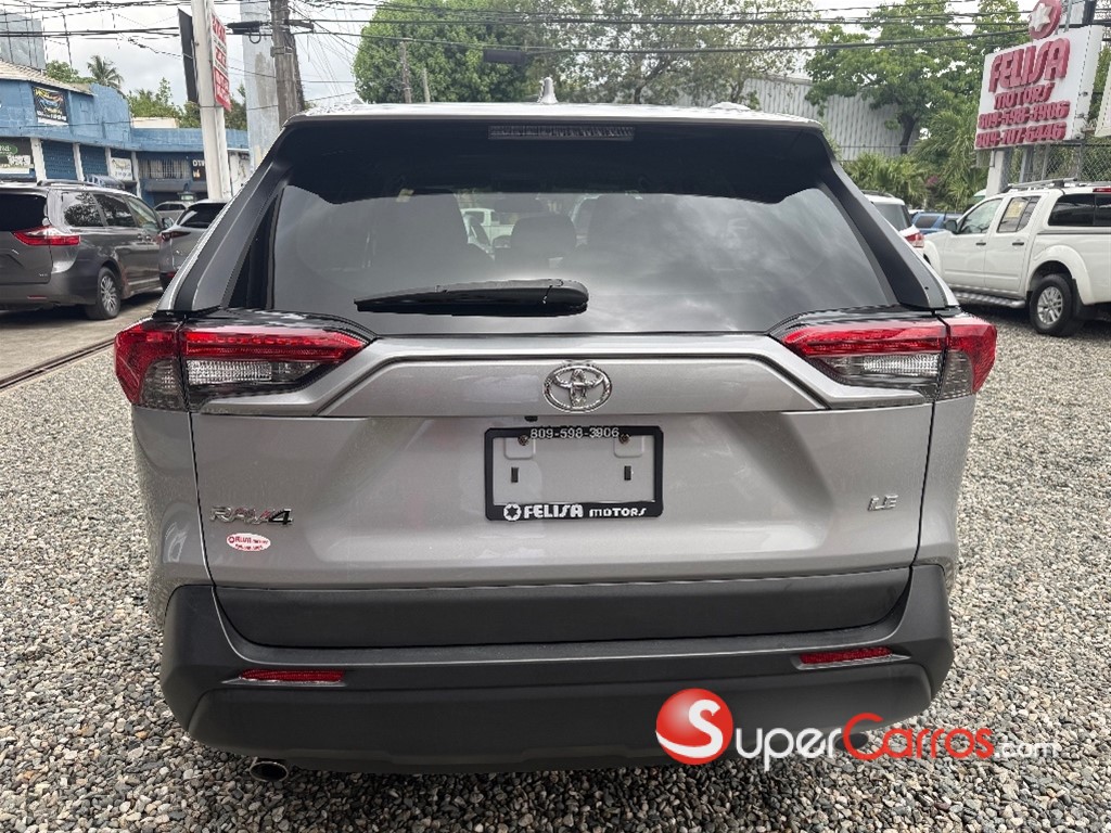 2022 Toyota RAV4 LE — foto 4 / 12