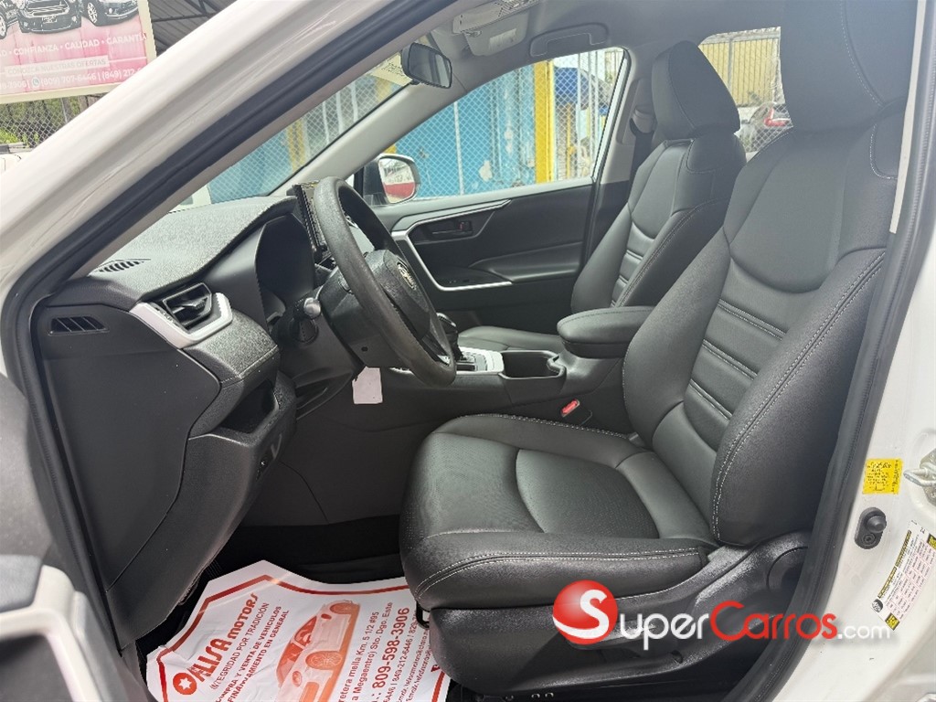 2022 Toyota RAV4 LE — foto 9 / 12