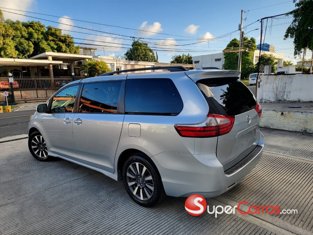 2020 Toyota Sienna LE — foto 2 / 9