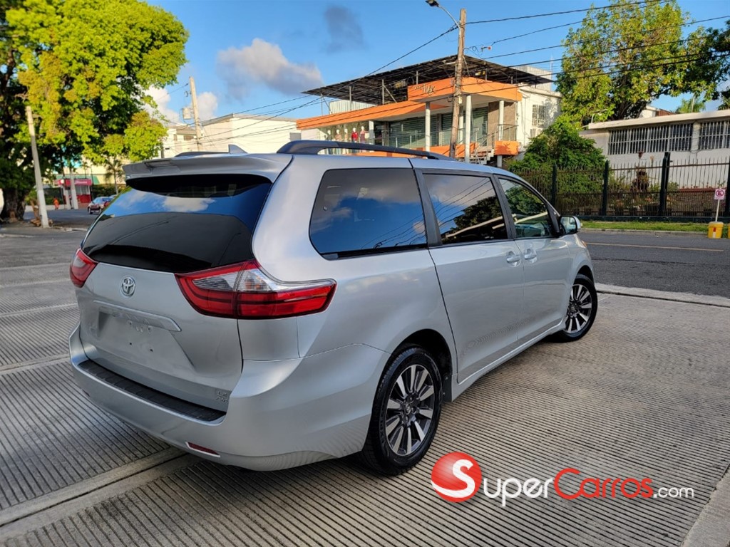 2020 Toyota Sienna LE — foto 4 / 9