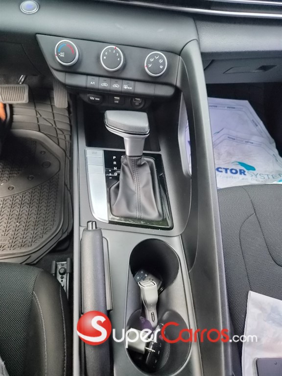 2021 Hyundai Avante Luxury — foto 5 / 11