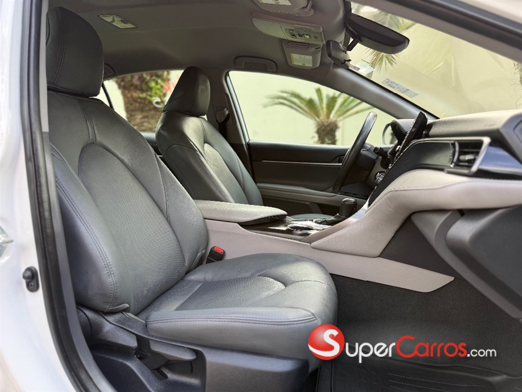 2022 Toyota Camry LE — foto 8 / 9