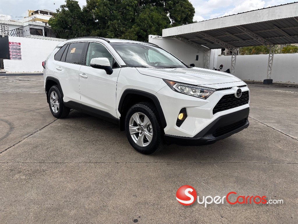 2021 Toyota RAV4 XLE — foto 2 / 11