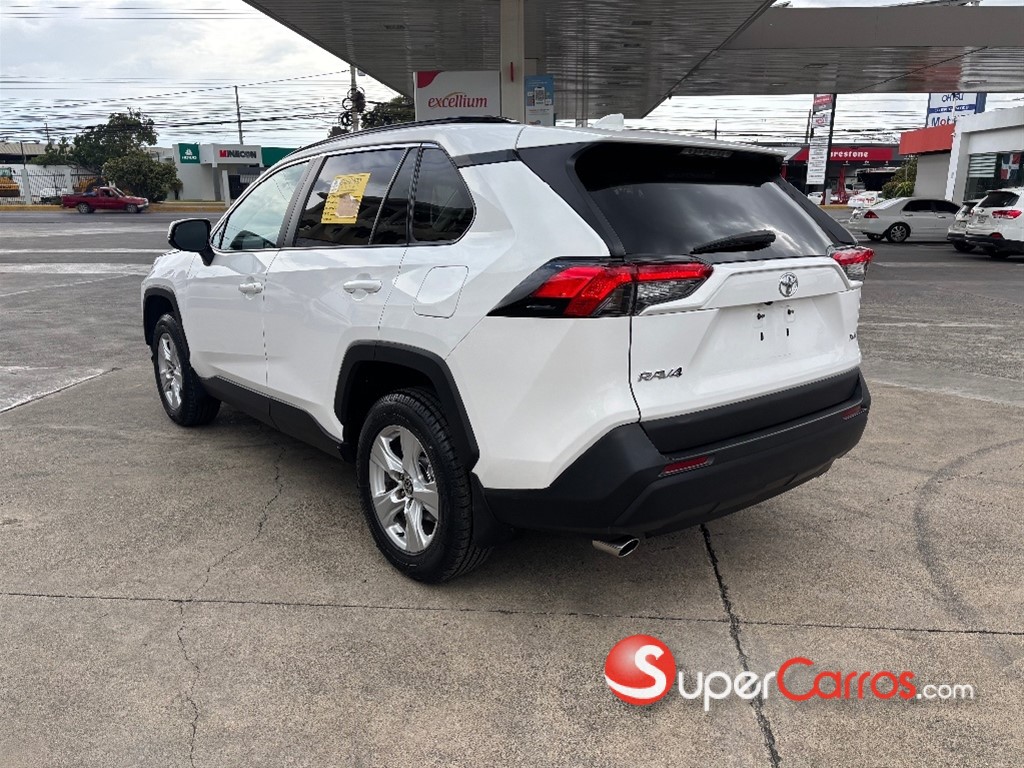 2021 Toyota RAV4 XLE — foto 3 / 11