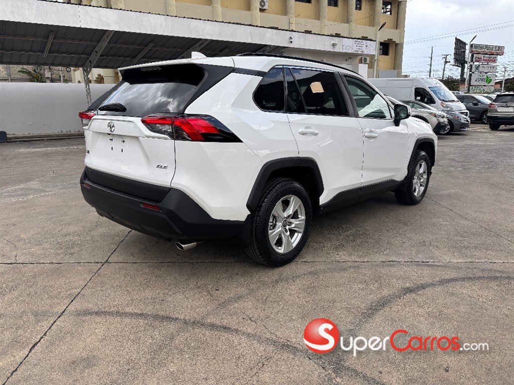 2021 Toyota RAV4 XLE — foto 4 / 11