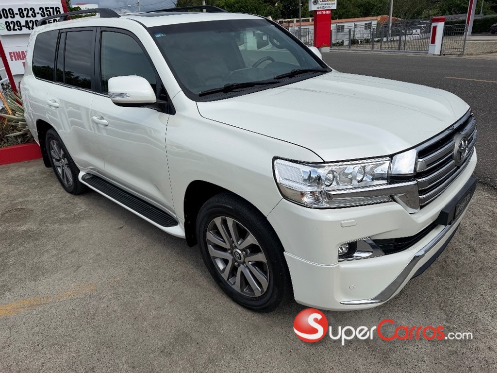 2017 Toyota Land Cruiser VXR