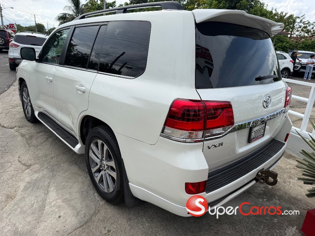 2017 Toyota Land Cruiser VXR — foto 6 / 12