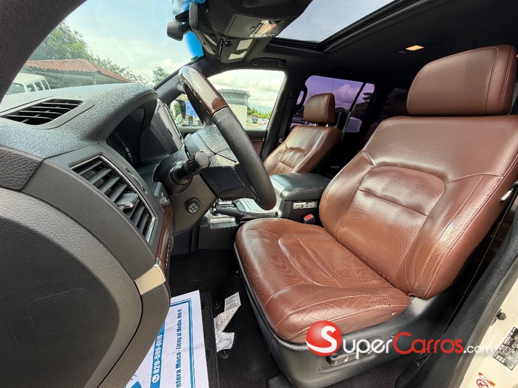 2017 Toyota Land Cruiser VXR — foto 7 / 12