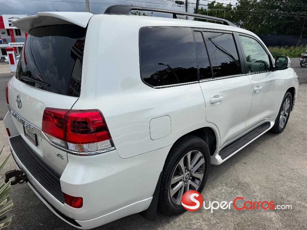 2017 Toyota Land Cruiser VXR — foto 9 / 12