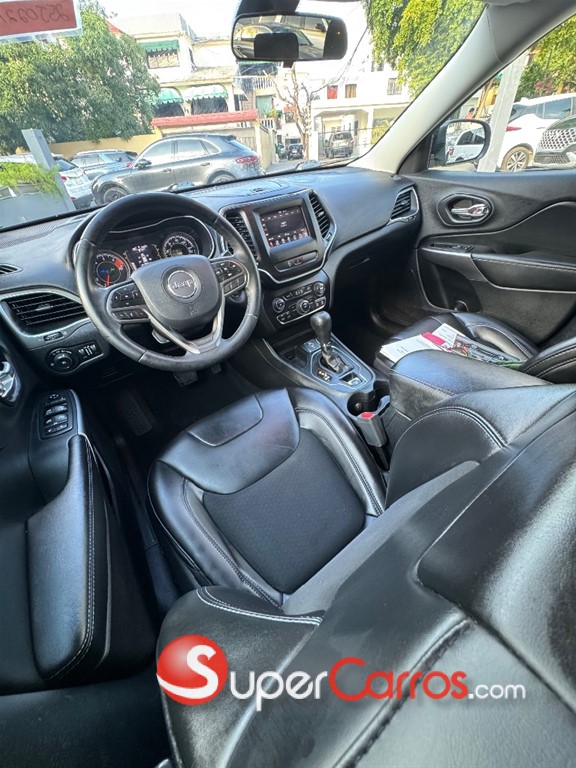 2020 Jeep Cherokee Latitude Plus — foto 7 / 12