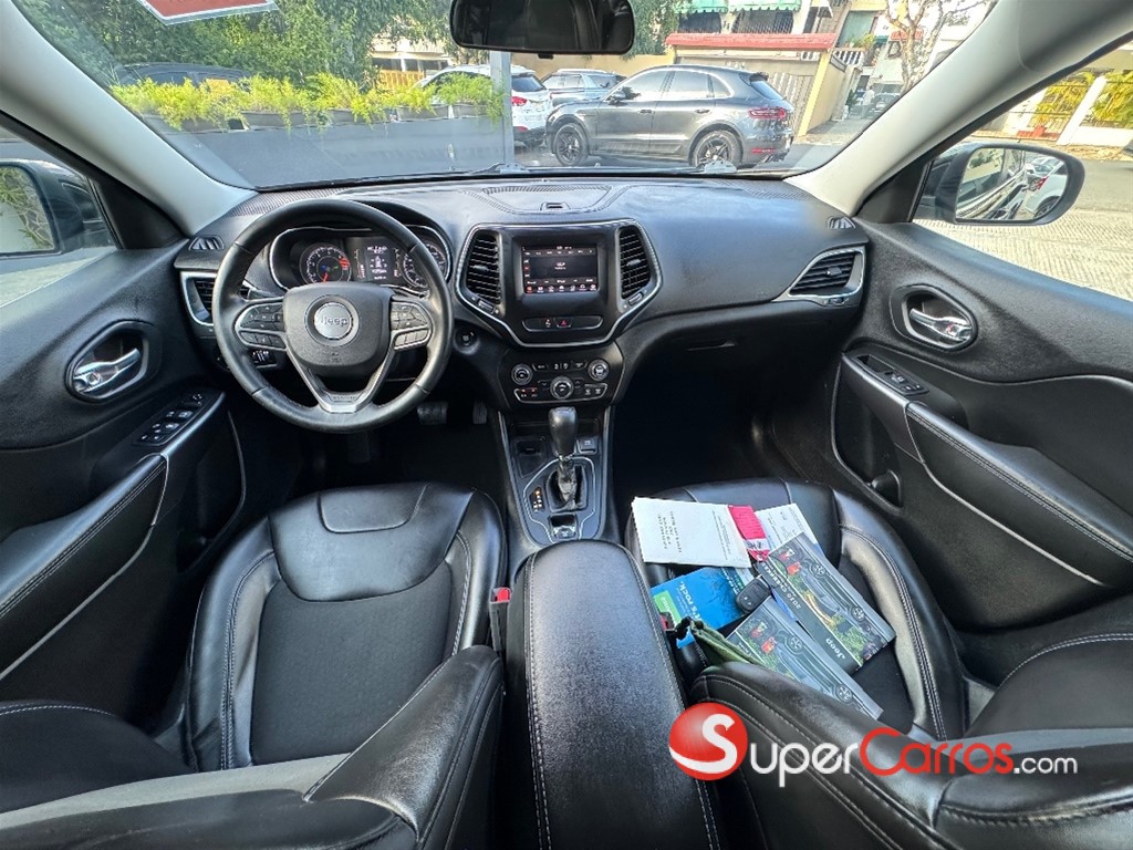 2020 Jeep Cherokee Latitude Plus — foto 8 / 12