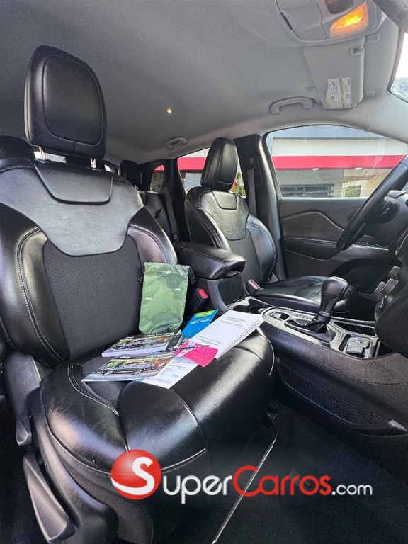 2020 Jeep Cherokee Latitude Plus — foto 12 / 12