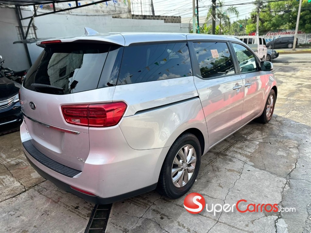2019 Kia Sedona LX — foto 4 / 9